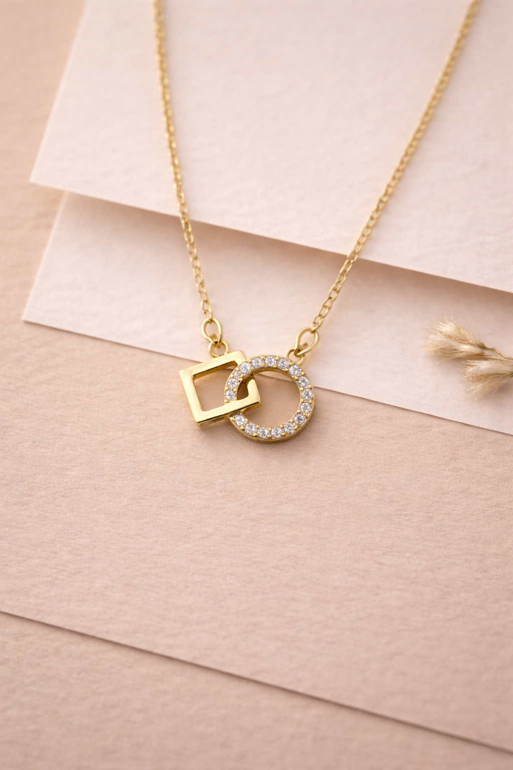 kolie-chryso-geometriko-kyklos-tetragono-montelo Κολιέ Γεωμετρικό Circle & Square Aura - Image 1